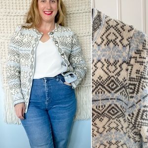 L.L. Bean 100% wool Nordic style knit snowflake sweater w/ etched buttons ❄️